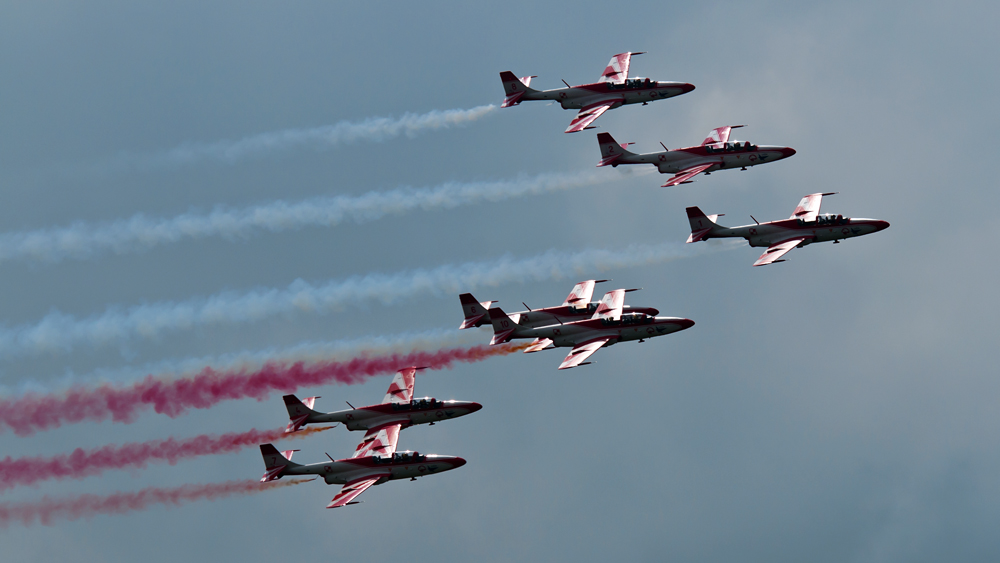 041_Kecskemet_Air Show_Bialo-Czerwone Iskry na TS-11 Iskra.jpg